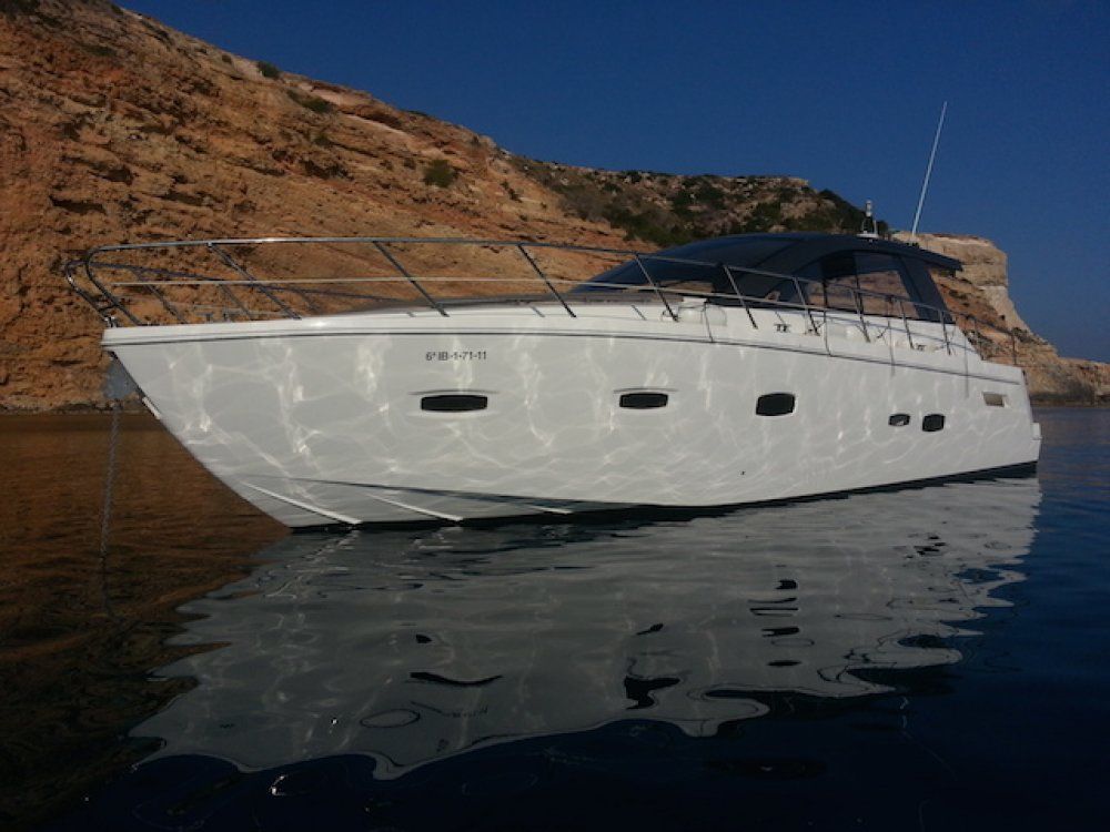 Charter yacht sealine sc47 3 cabins ibiza