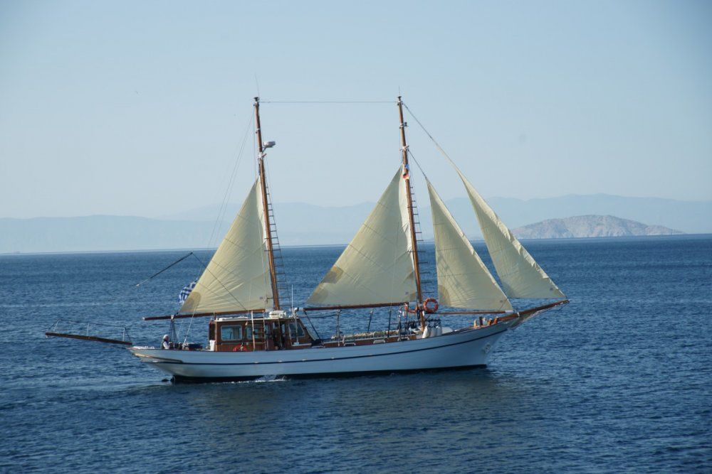 Eleftheria catamaran for charter in greece