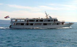 Charter yacht mali ship croatia