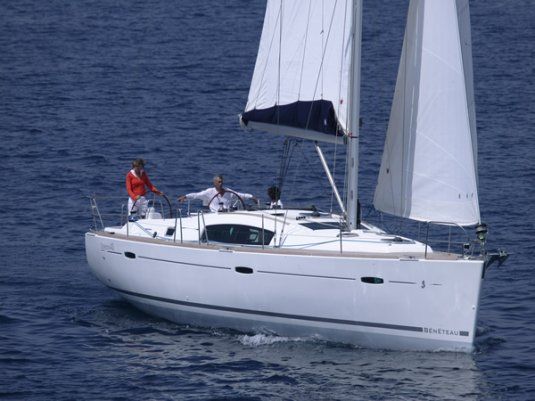 Charter boat oceanis 43 4 cabins scarlino italy