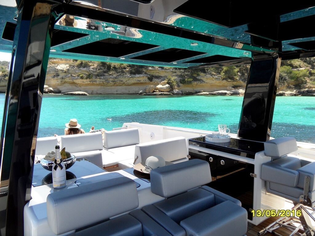 52 open charter yacht ibiza alquiler yate 4