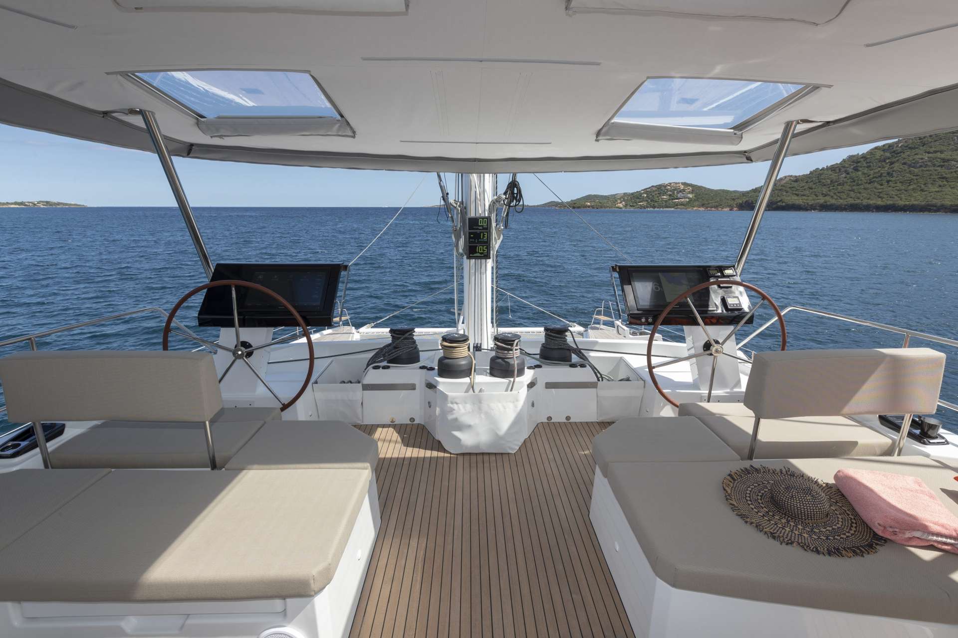 One catamaran greece charter alquiler grecia 13