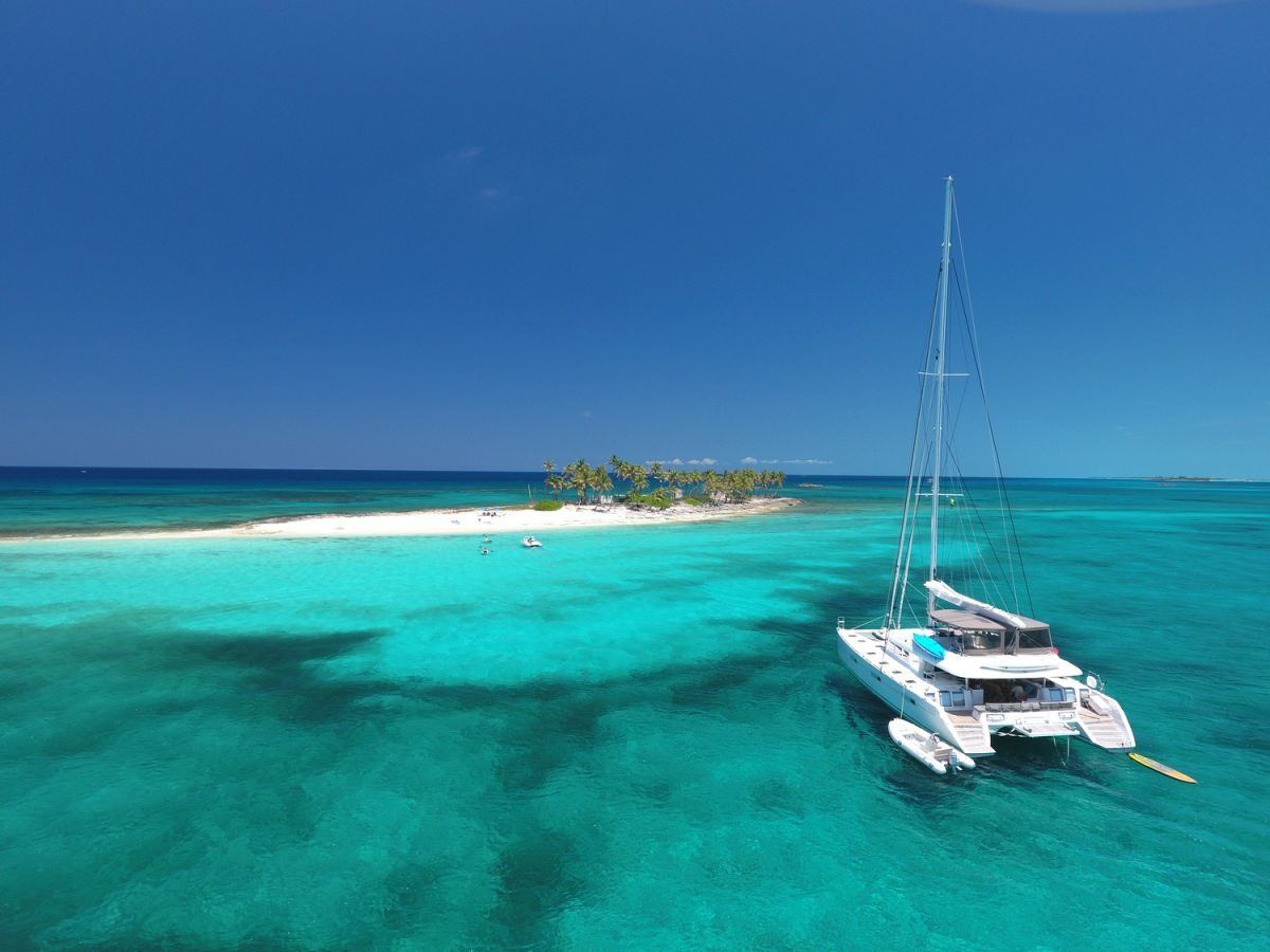 Lily charter catamaran bahamas alquiler 1