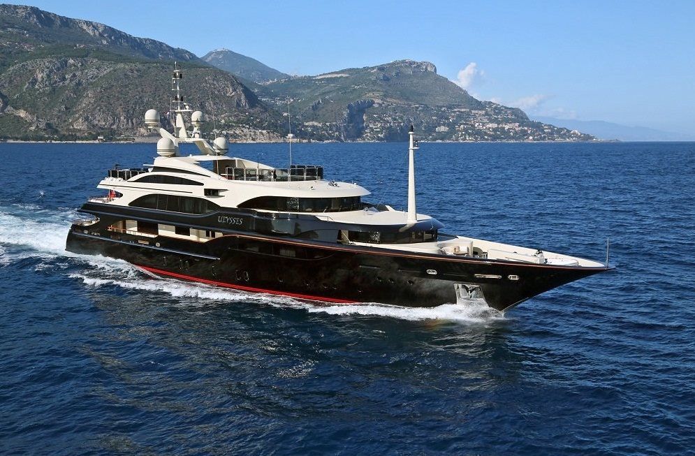 luxury yacht in spanish